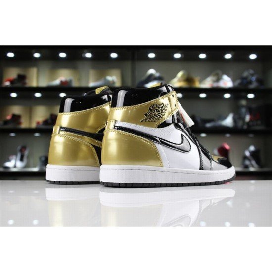 Air Jordan 1 Gold Toe-01